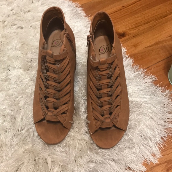 Peep Toe Tan Wedge Style Heels - Picture 2 of 6